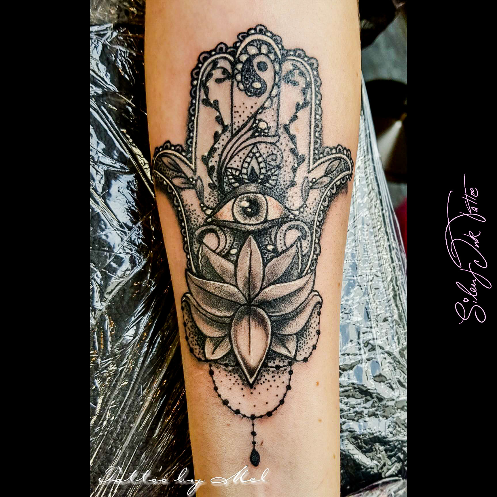 Silent Ink Tattoo - Black and Grey, Hannover, Mel, schwarz/weiß