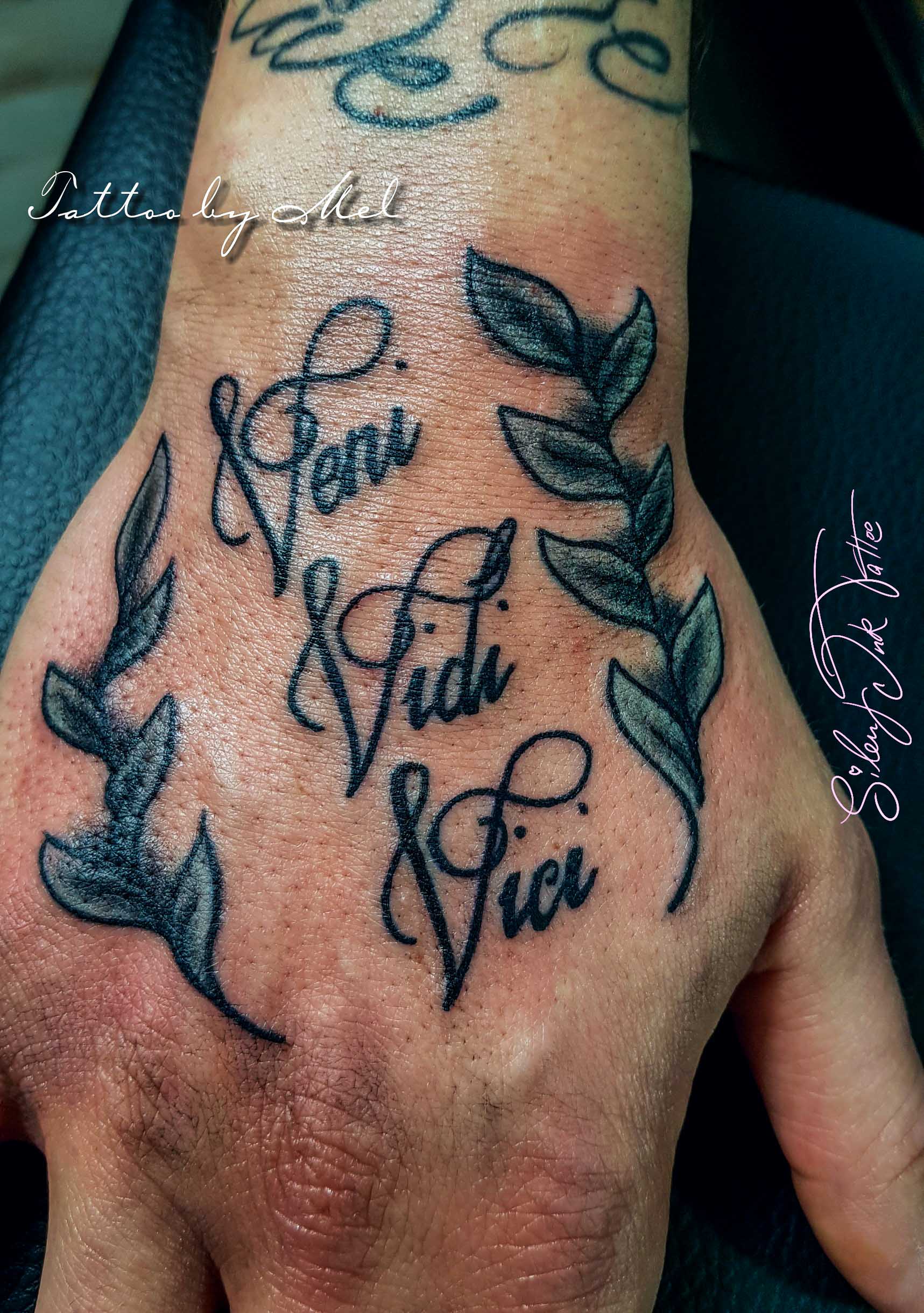 Silent Ink Tattoo - Black and Grey, Hannover, Mel, schwarz/weiß
